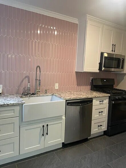 Building Photo - Room in House on Winburn Terrace