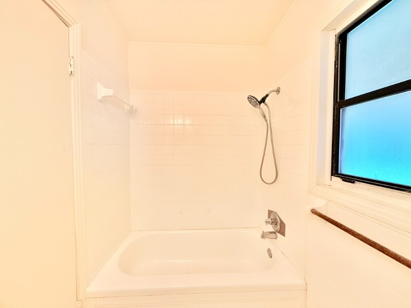 Building Photo - 536 SE 72 St