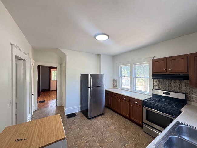 Building Photo - Large Four Bedroom Home!
