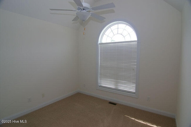 Building Photo - 2104 Cherrytree Ln