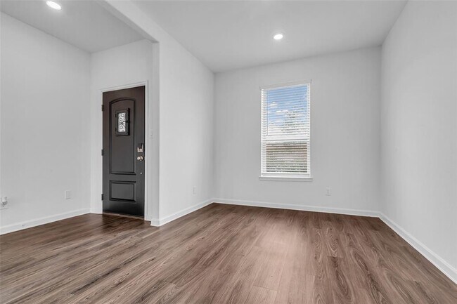 Building Photo - 2534 Blazing Star Dr