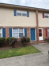 Building Photo - 114 Pinewood St