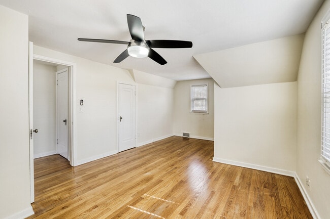 Building Photo - 626 N Hough St