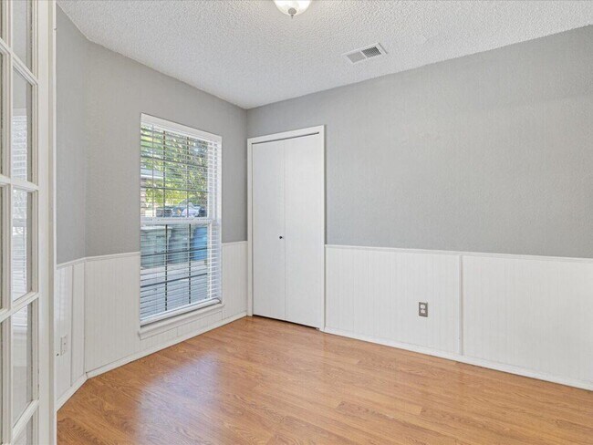 Building Photo - 2117 Foxfire Rd