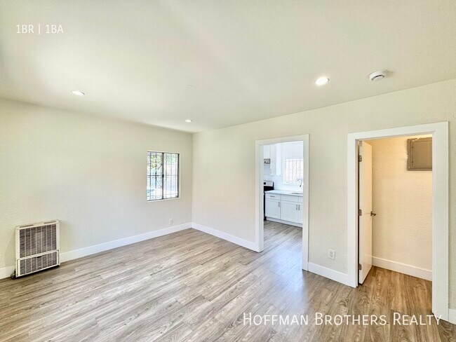 Building Photo - 2416 La Salle Ave
