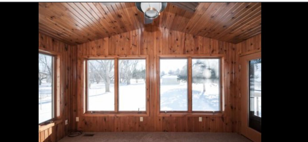 Sunroom - 224 4th St NW