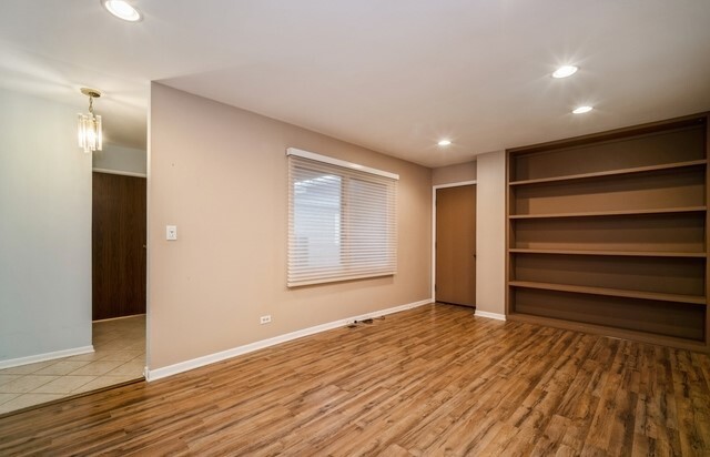 Building Photo - 693 Mallard Ln