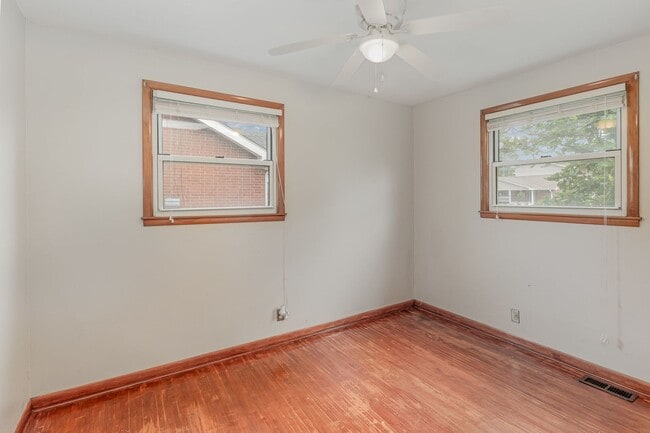 Building Photo - Charming 3 Bedroom 1 Bath Home in West Park!