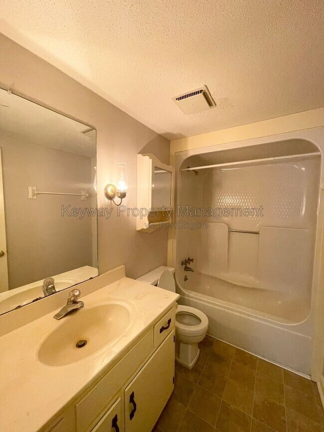 Building Photo - 839 Wimbledon Dr