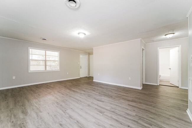 Building Photo - 2751 Glenn St
