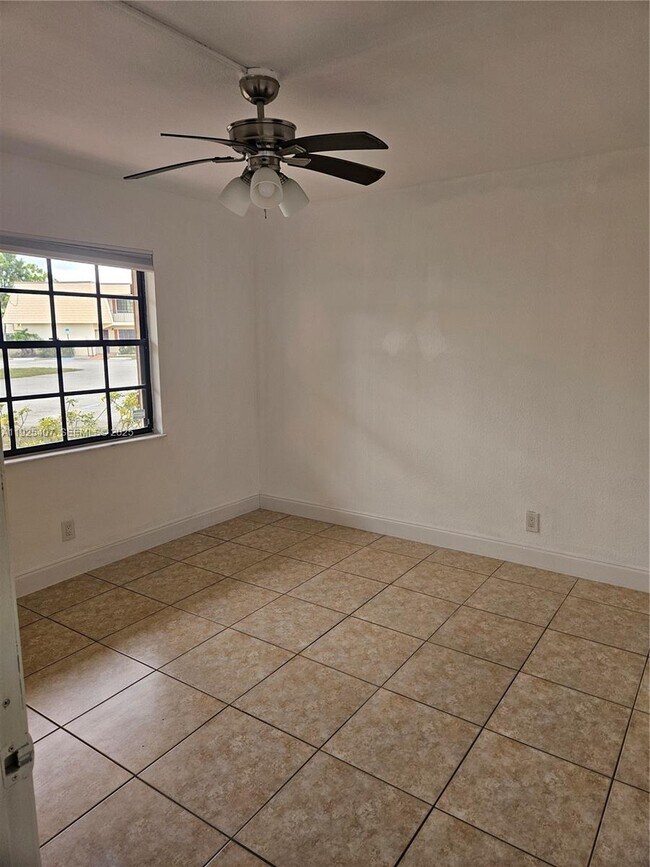 Building Photo - 4479 Oak Terrace Dr