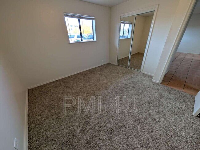 Building Photo - 118 S Main St