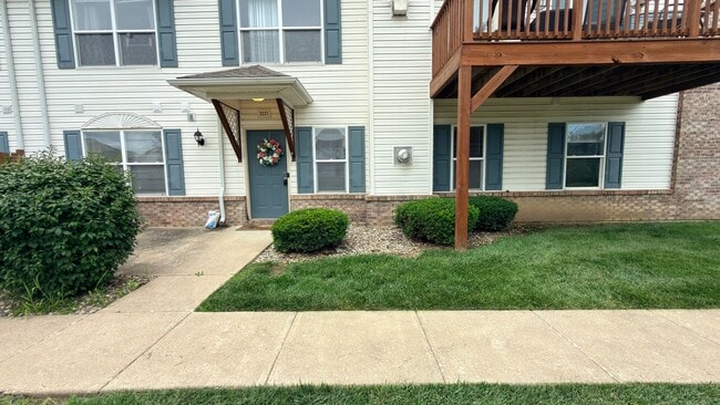 Building Photo - Ground-Level 3BR Condo Minutes from Purdue with Attached 2-Car Garage