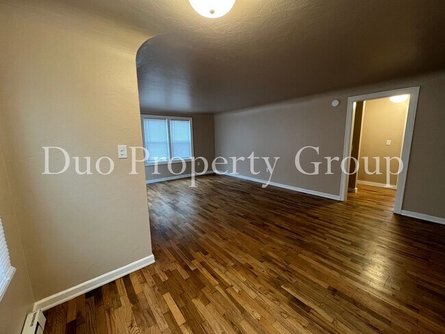 Building Photo - 13th &amp; Chambers