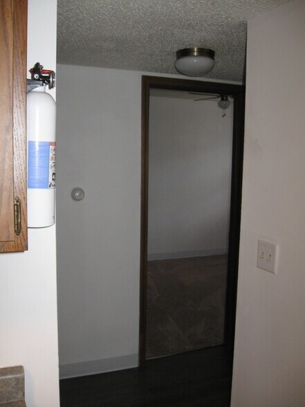 Building Photo - 507 W White St