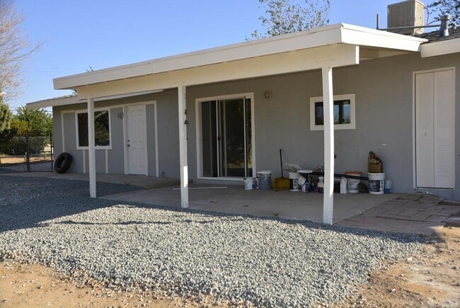 Building Photo - 18240 Catalpa St