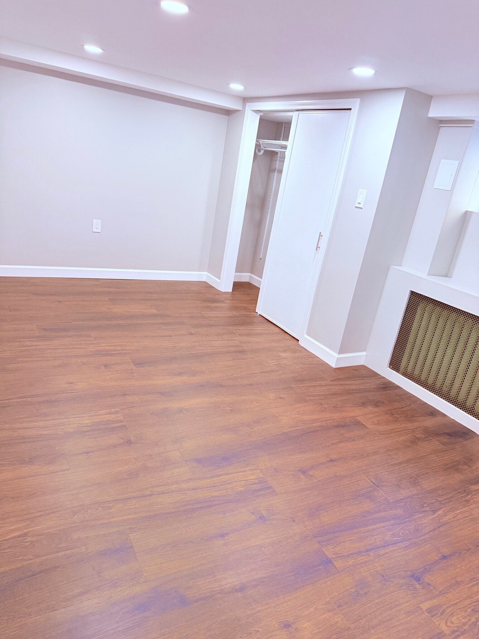 Building Photo - 692 Day Ave