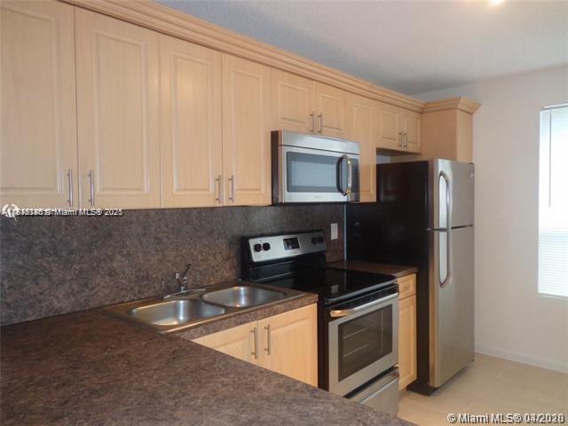 Building Photo - 2276 SW 81st Ave