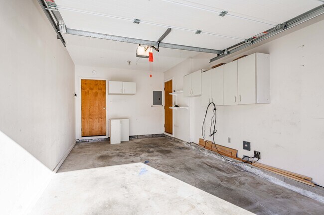 Building Photo - 705 Lake Ave