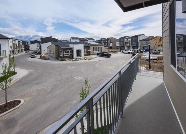 Building Photo - 13353 Celestina Ln