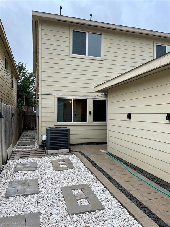 Building Photo - 14574 Empanada Dr