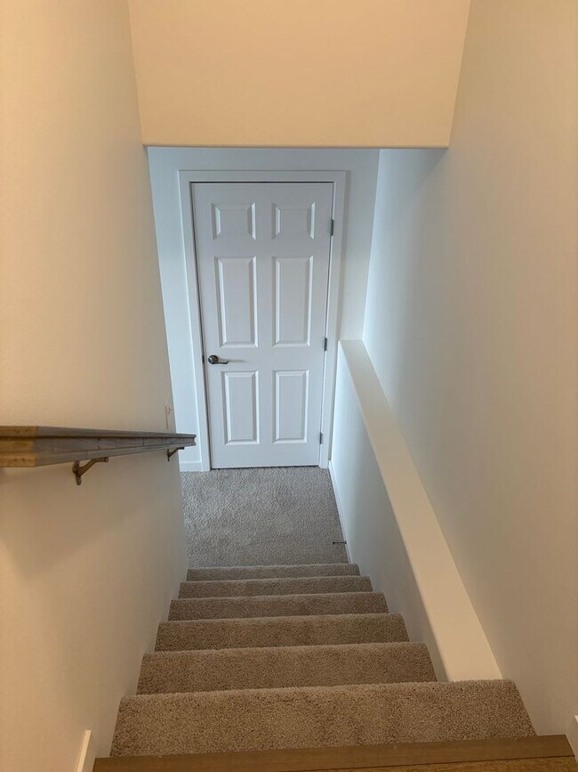 Building Photo - 3 Bed 3 Bath Townhome