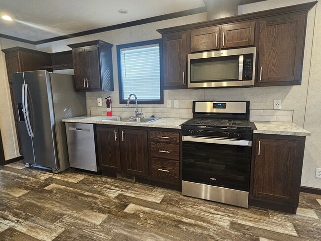 Building Photo - 333 E Lakewood Blvd