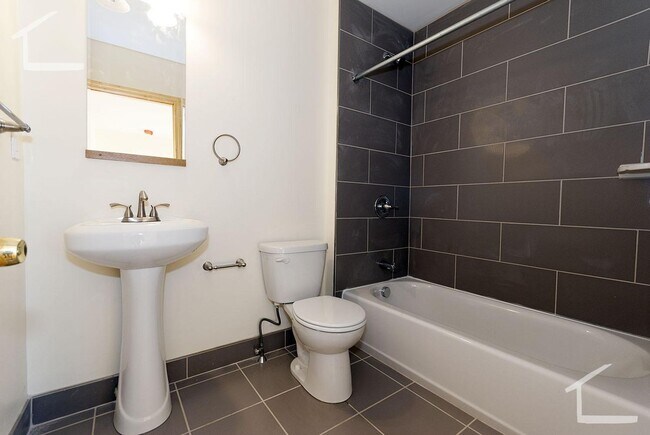 Building Photo - No Brokers Fee, High-End Kitchen Appliances, Central heat/AC, Laundry on a Site