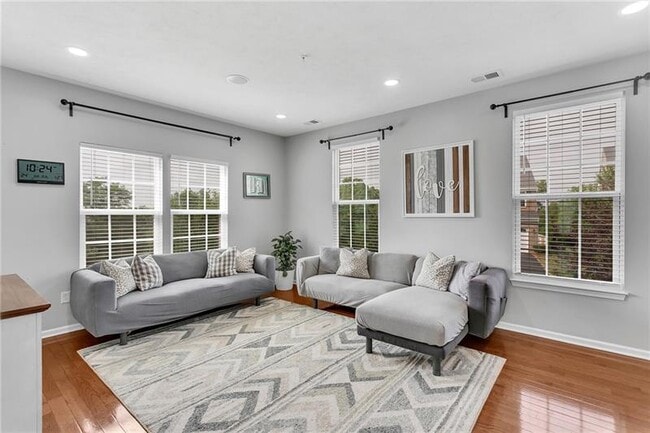 Building Photo - 356 Sunrise Dr