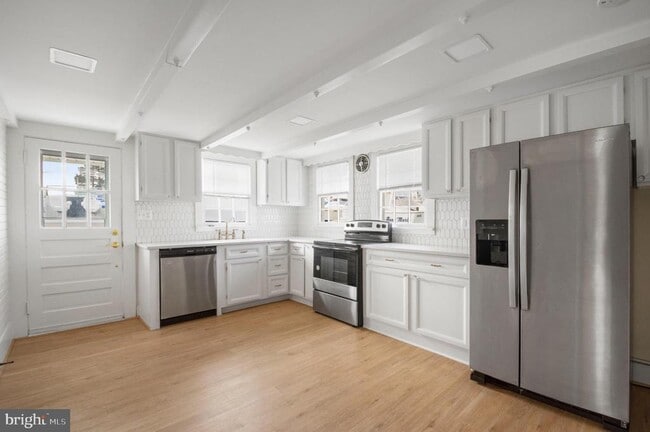 Building Photo - 455 Deale Rd