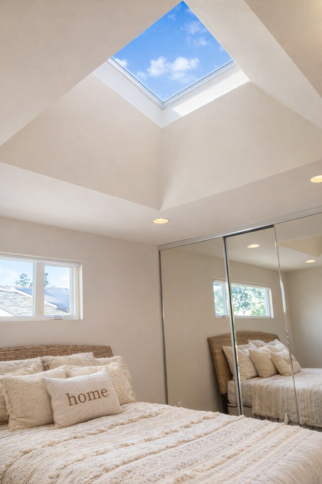 Building Photo - HILLCREST TRIPLEX