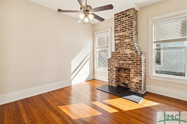 Building Photo - 413 E Waldburg St