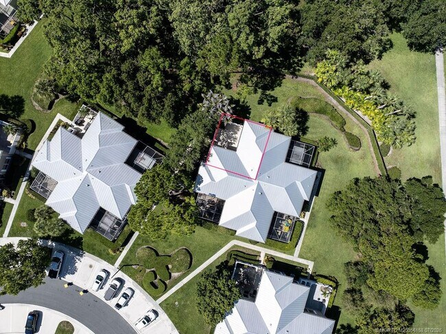 Building Photo - 2905 SW Lakemont Pl
