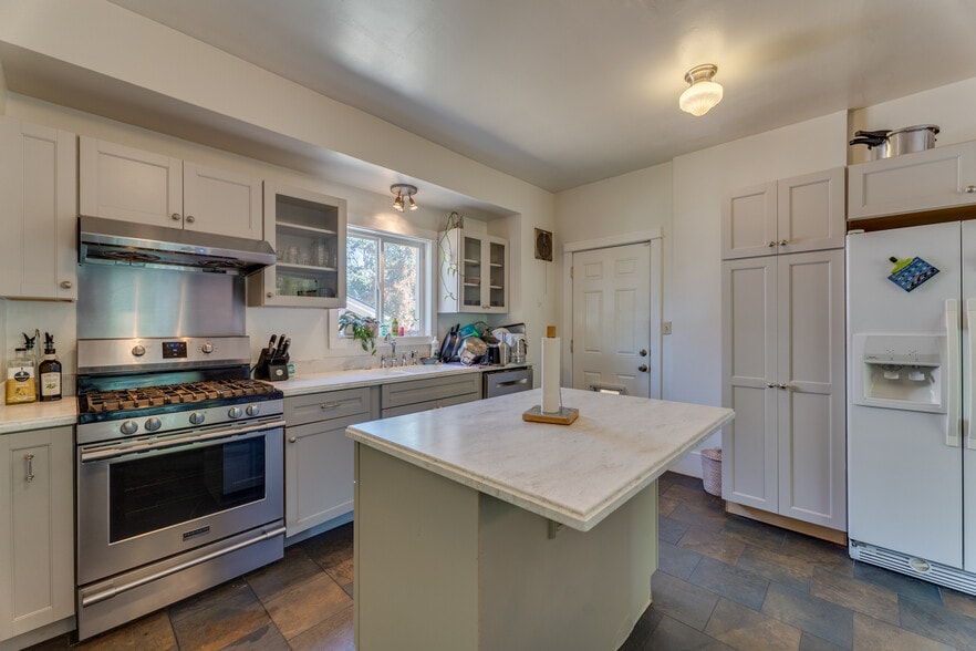 Building Photo - 5236 NE 18th Ave