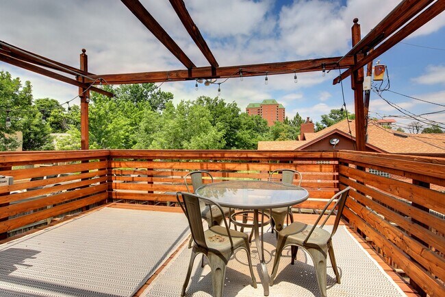 Building Photo - 803 E Ellsworth Ave