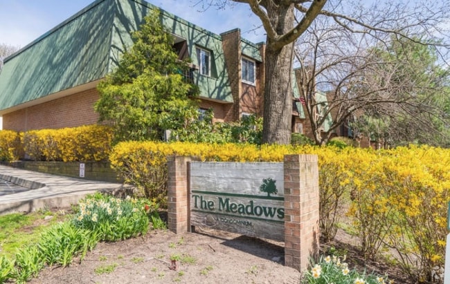 Building Photo - 707 Meadowview Ln