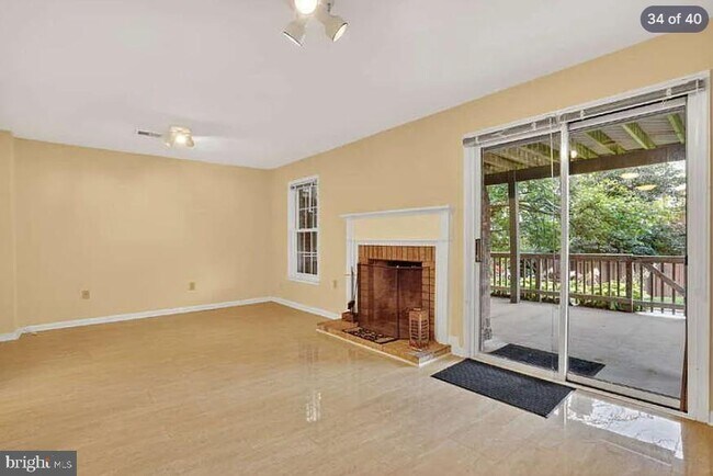 Building Photo - 7427 Salford Ct