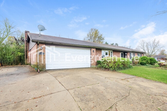 Building Photo - 4571 Sylvan Oak Dr