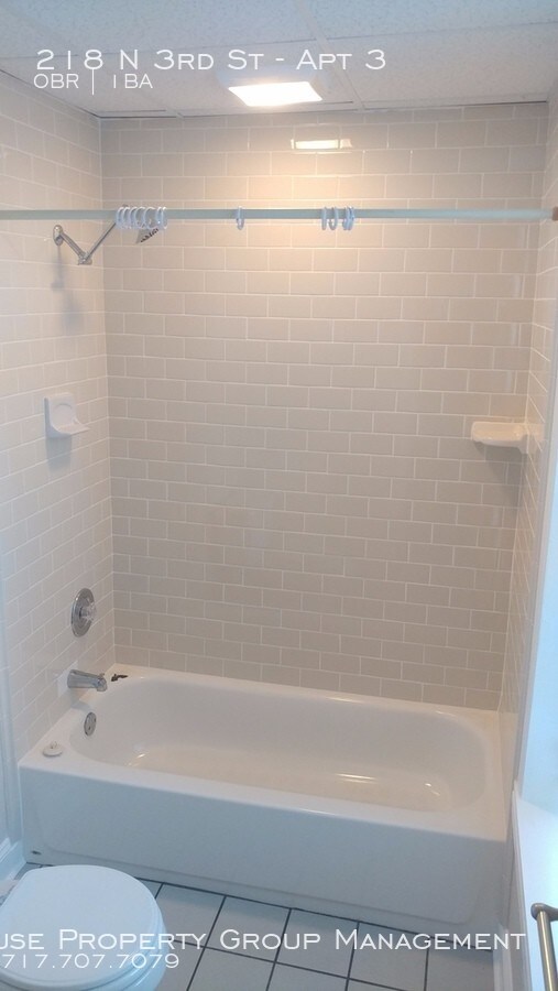 Building Photo - Efficiency Apartment with Off-street Parking