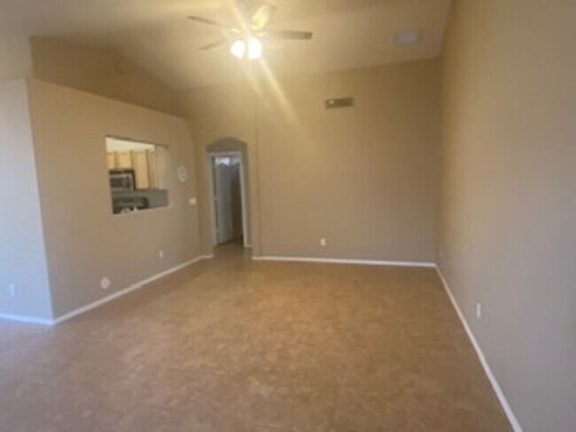 Building Photo - BEAUTIFUL SINGLE LEVEL 3 BEDROOM HOME IN PRIME GILBERT LOCATION.