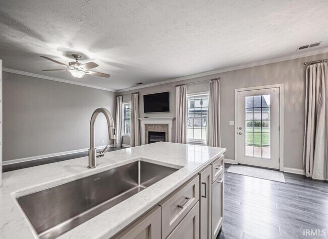 Building Photo - 2747 Thornhill Dr