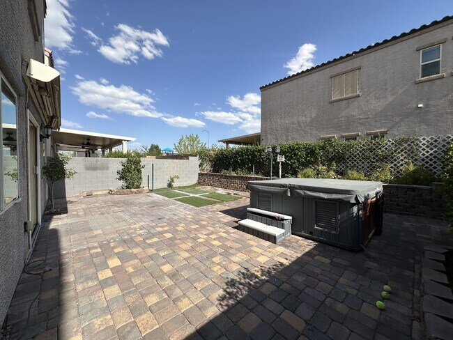 Building Photo - 9417 Sand Tiger Ave