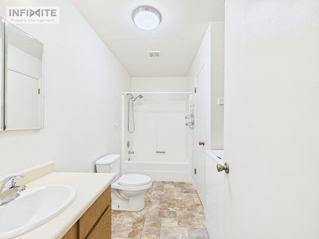 Building Photo - 3 Bedroom off East Valley Center!