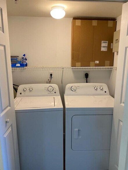 Building Photo - 631 SW 111th Ln