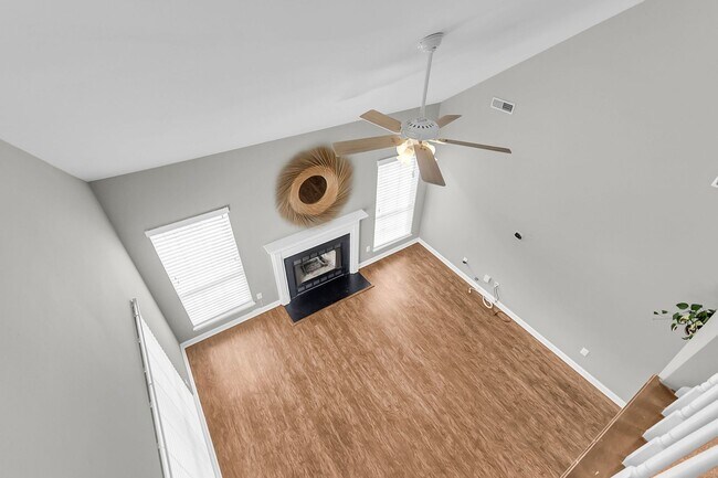 Building Photo - Coastal Convenience in the Heart of Mount Pleasant