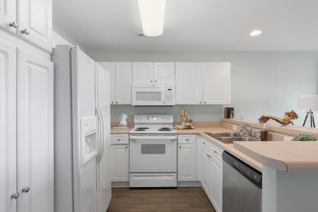 Building Photo - 918-517 N New River Dr