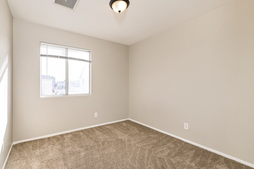 Building Photo - 3900 Hampton Grove Ct
