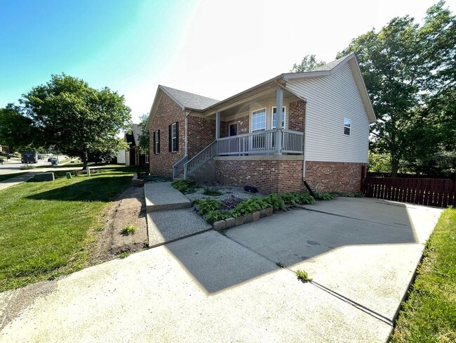 Building Photo - Nice 3 Bed 3 Bath Home For Rent!