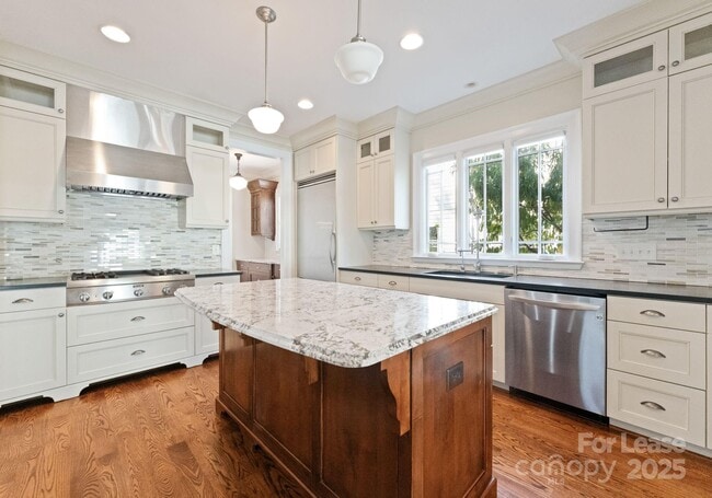 Building Photo - 3125 Pinehurst Pl