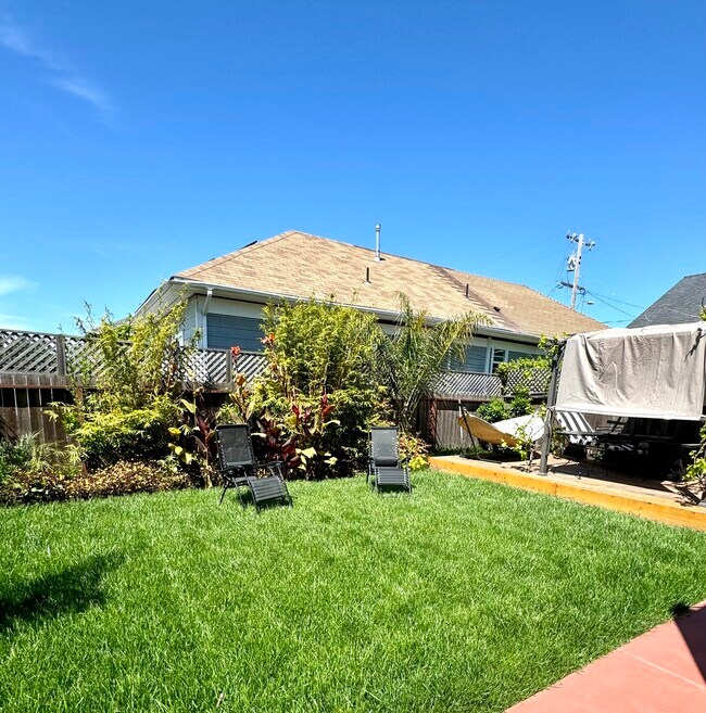 Building Photo - 5715 Genoa St